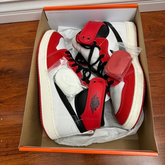 Jordan 1 Retro AJKO Chicago (2021) Size 11 - Picture 6 of 9